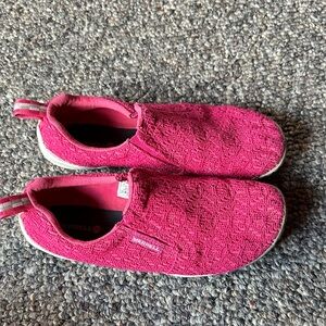 Merrell Fuchsia Textured Slip-On Shoes